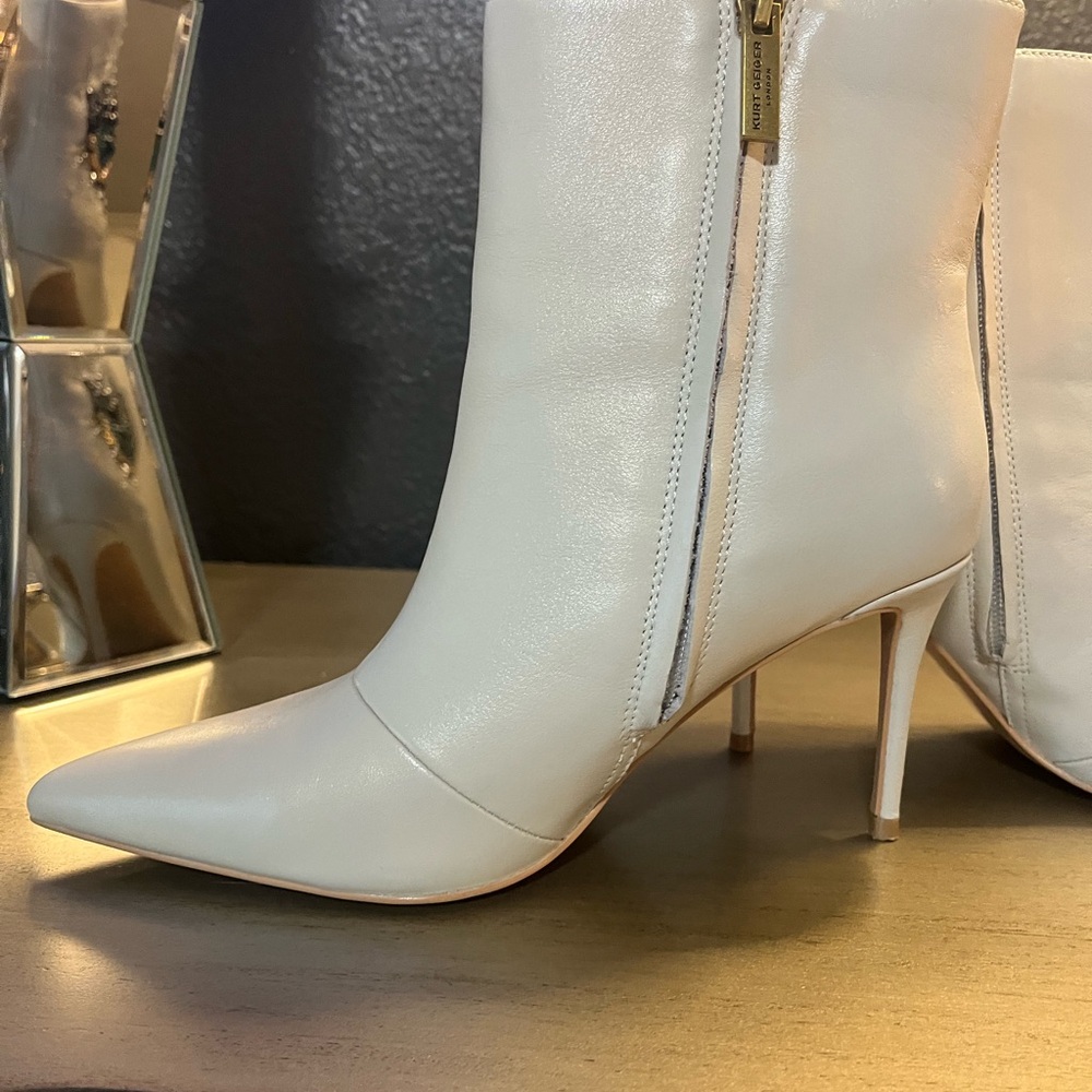KURT GEIGER stunning boots. Soft leather and in new condition. Bling, Bling!!!! - Picture 7 of 13